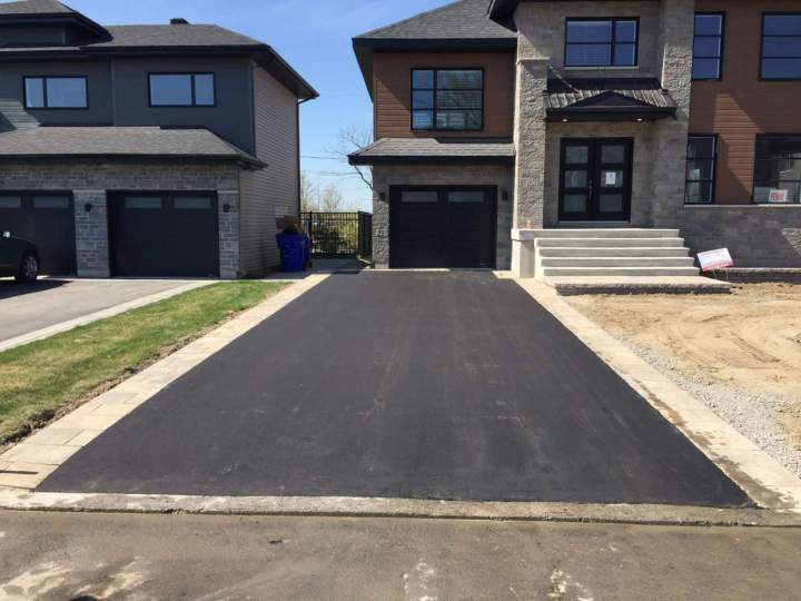 Asphalt surfacing in Laval