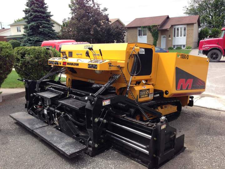 Machine de pose d'asphalte Laval