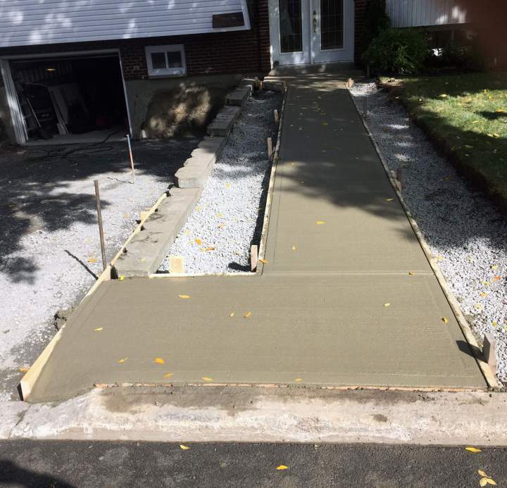 Coulage de trottoir de béton Laval